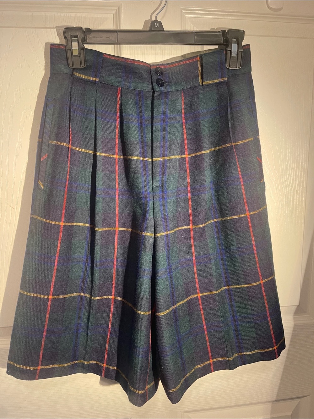 Vintage High-Waist Pocketed Plaid Shorts Navy/Green - Womenโs Classic Shorts